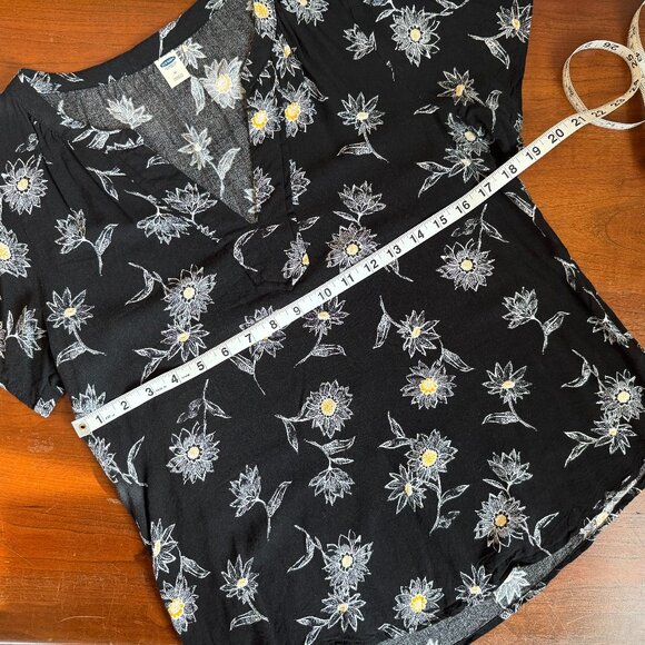 Old Navy | Daisy Print Black Floral V-Neck Blouse | Women’s Medium - Picture 3 of 9